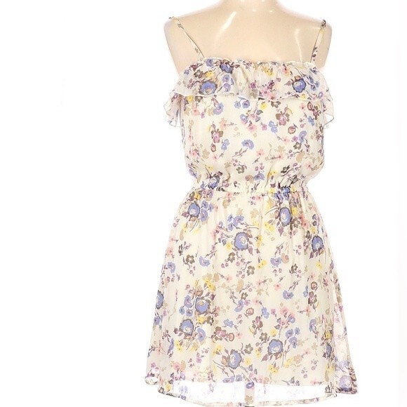 Cream floral ruffle sundress size medium - Picture 1 of 6